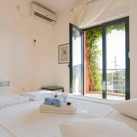 Very Nice Two Bedroom In Near Dubrovnik - B
